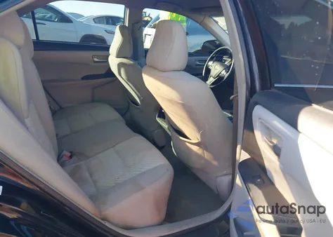 2015 Toyota Camry Le z USA, uszkodzony, nr VIN 4T1BF1FK2FU485034